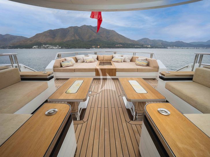 FORTUNA CMB 47 aft deck seating and dining