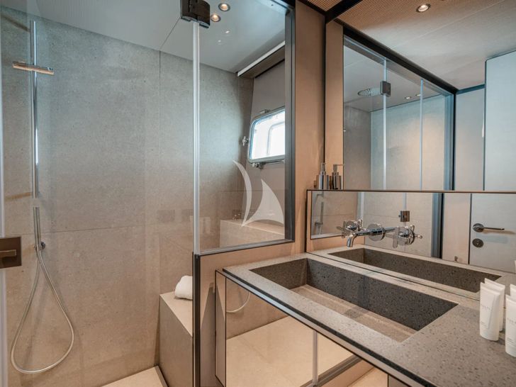 FORZA QUIETA Sanlorenzo SP92 - VIP cabin 1 bathroom FORZA QUIETA Sanlorenzo SP92 - VIP cabin 1 bathroom