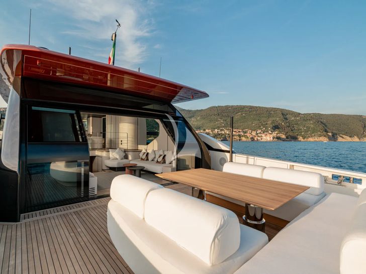 FORZA QUIETA Sanlorenzo SP92 - aft deck alfresco dining area FORZA QUIETA Sanlorenzo SP92 - aft deck alfresco dining area
