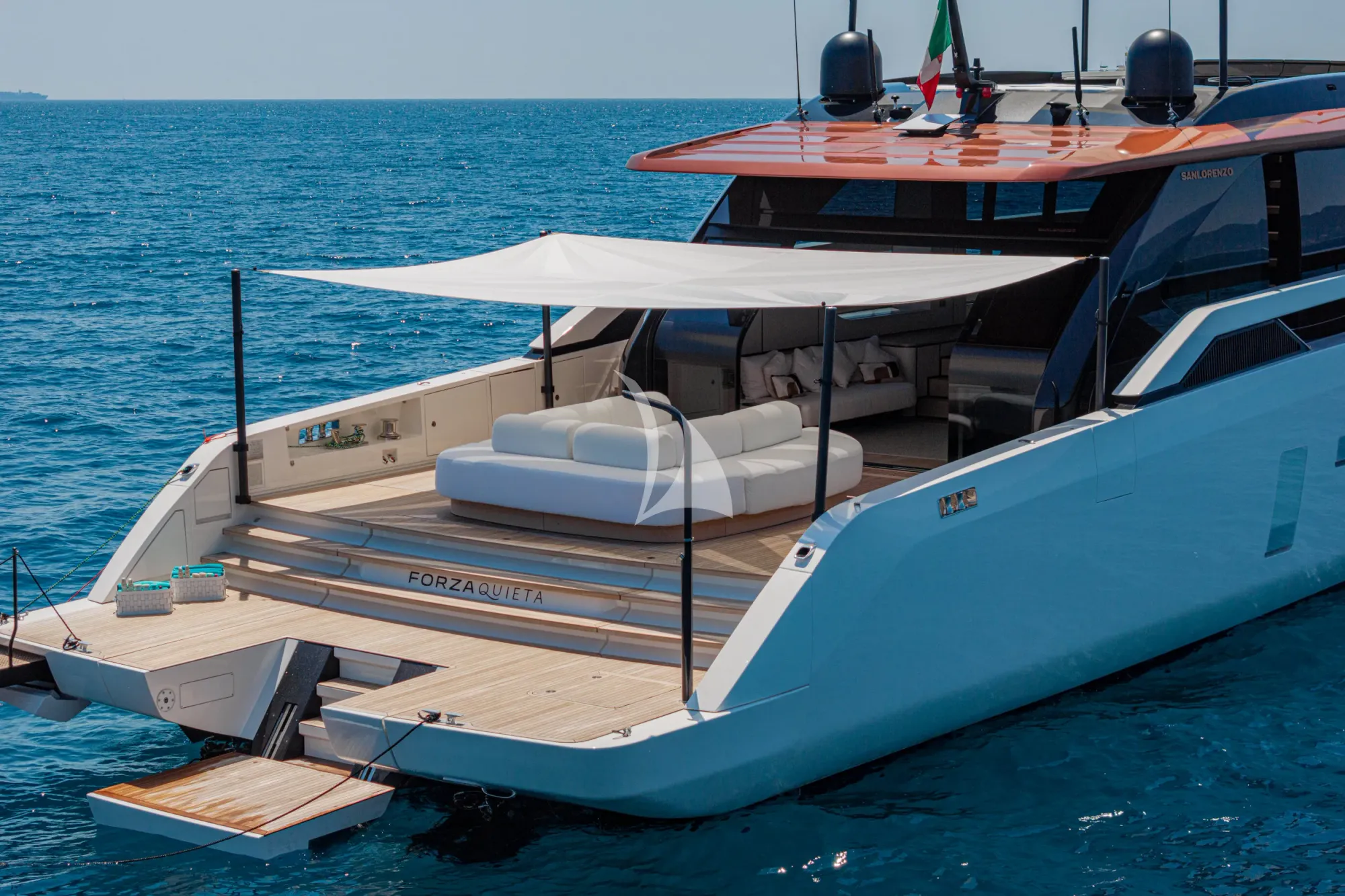 FORZA QUIETA Sanlorenzo SP92 - aft swim platfrom and sunbed