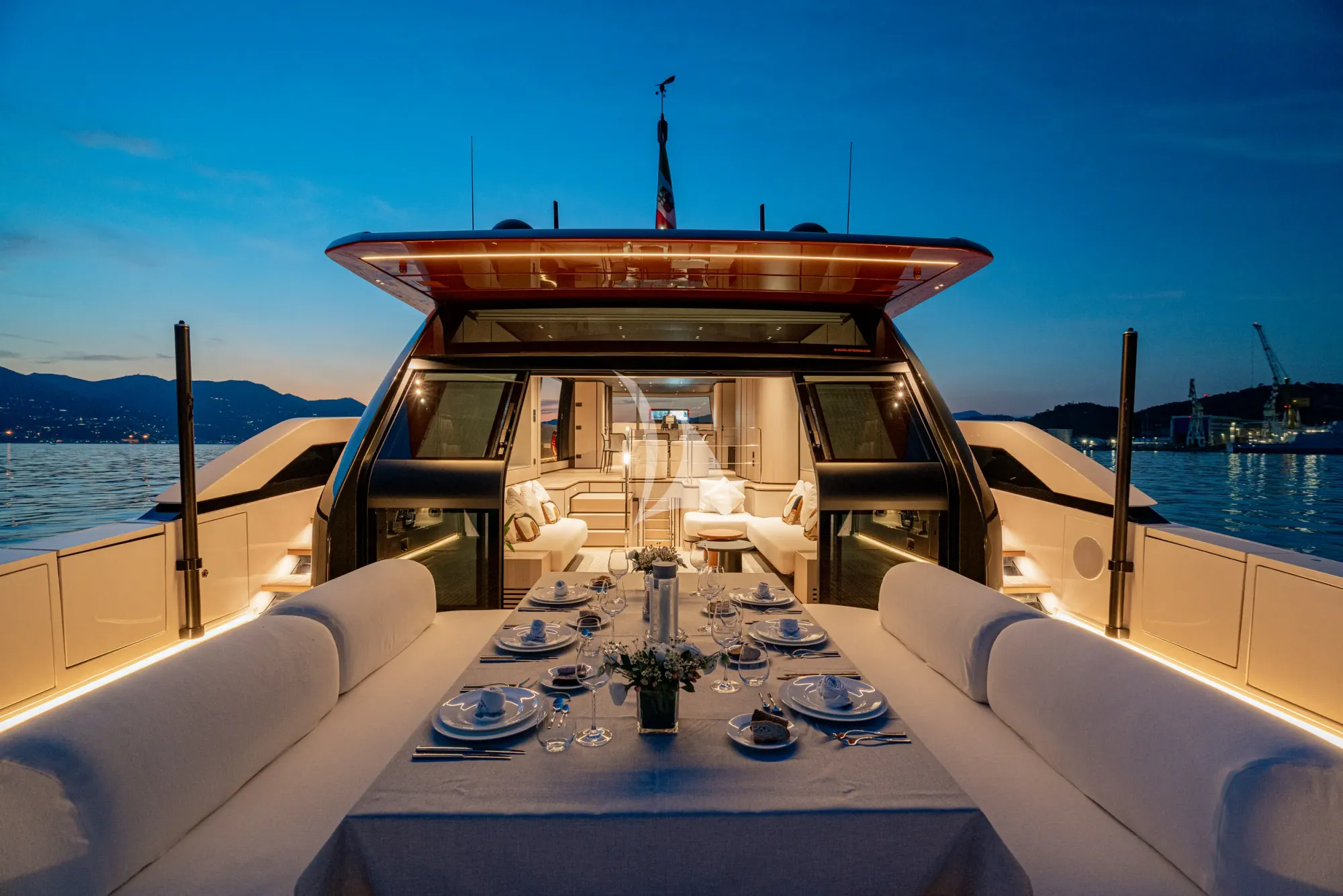 FORZA QUIETA Sanlorenzo SP92 - alfresco dining