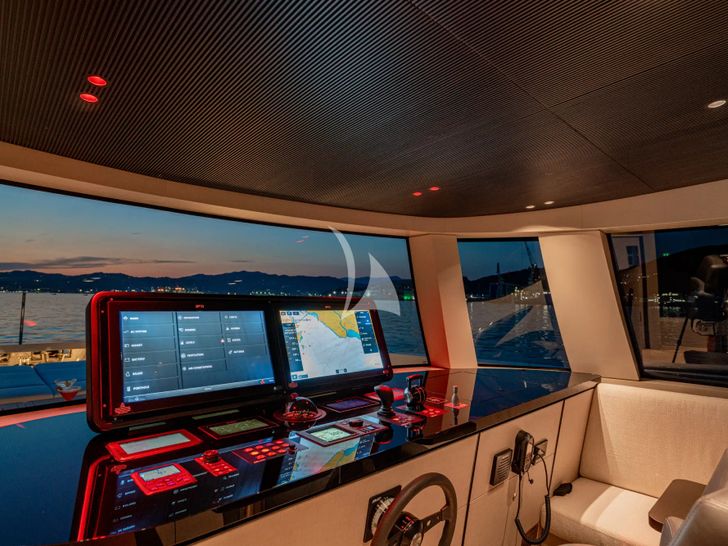 FORZA QUIETA Sanlorenzo SP92 - cockpit FORZA QUIETA Sanlorenzo SP92 - cockpit