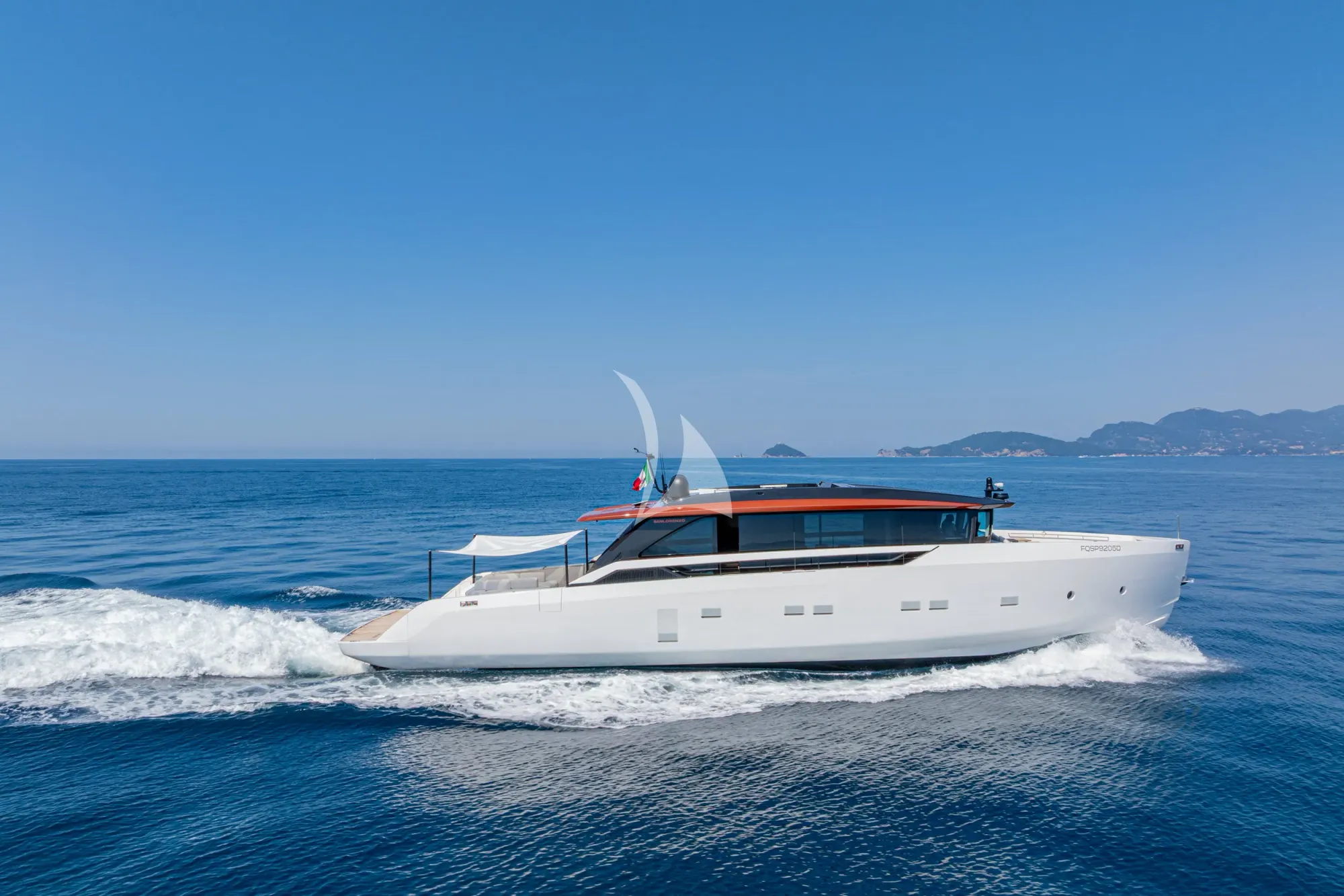 FORZA QUIETA Sanlorenzo SP92 - cruising side profile