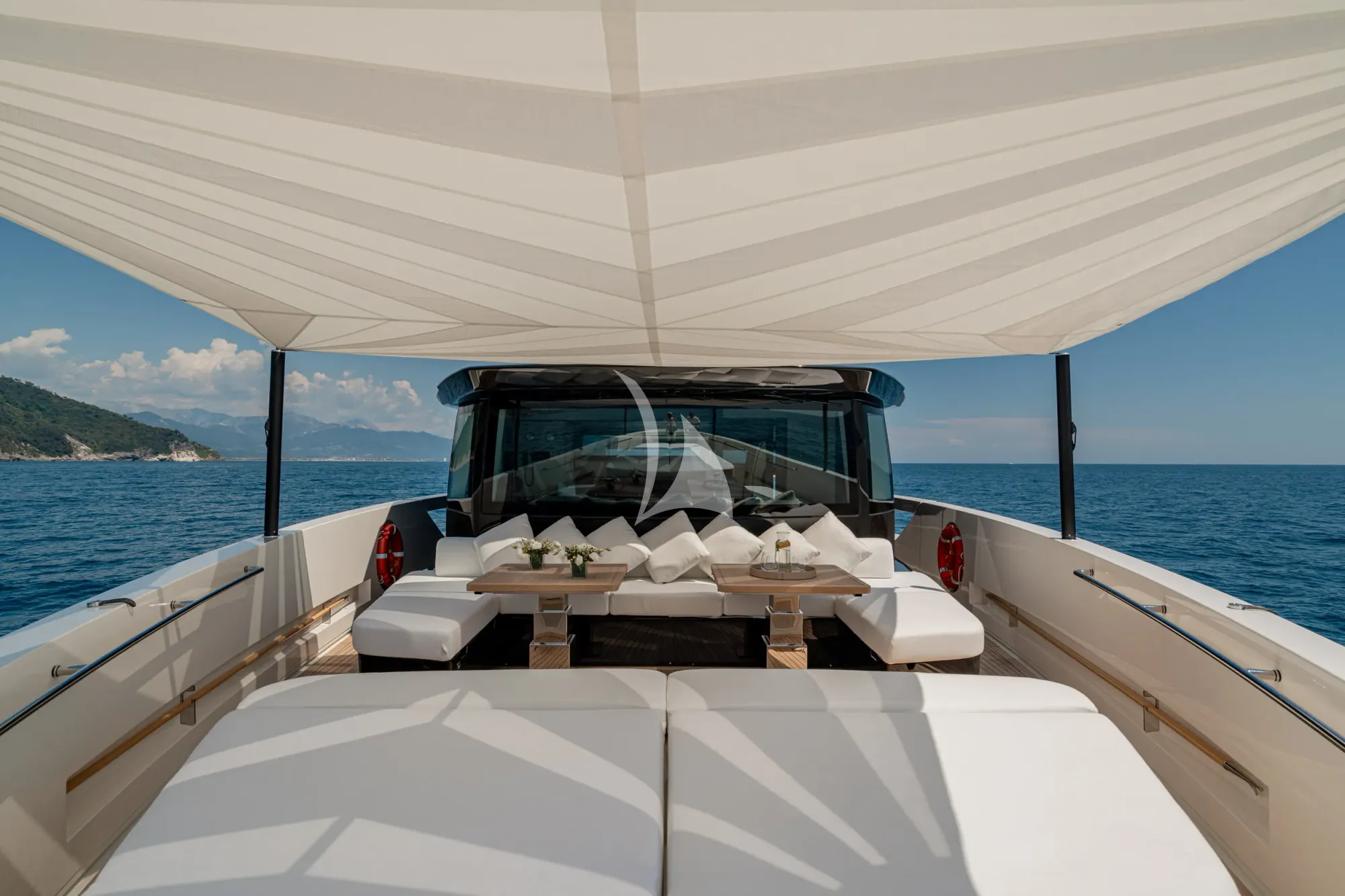 FORZA QUIETA Sanlorenzo SP92 - foredeck lounge