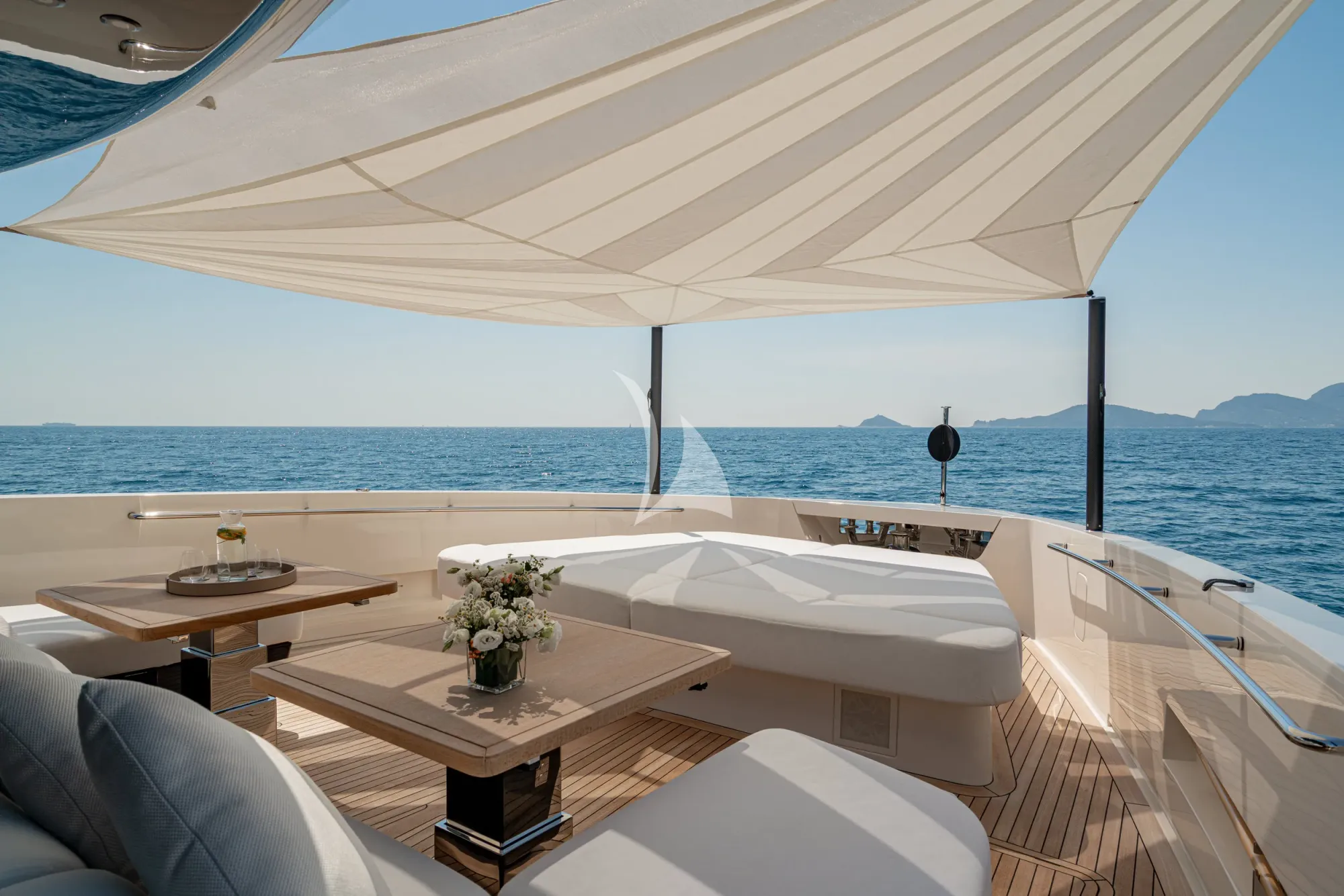 FORZA QUIETA Sanlorenzo SP92 - foredeck sunbathing area