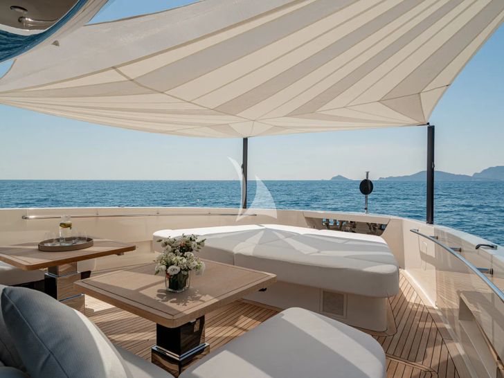FORZA QUIETA Sanlorenzo SP92 - foredeck sunbathing area FORZA QUIETA Sanlorenzo SP92 - foredeck sunbathing area