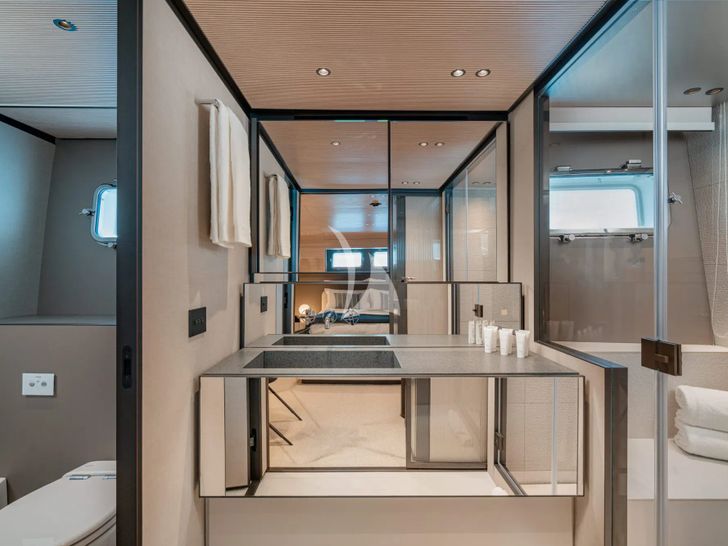 FORZA QUIETA Sanlorenzo SP92 - master cabin bathroom FORZA QUIETA Sanlorenzo SP92 - master cabin bathroom