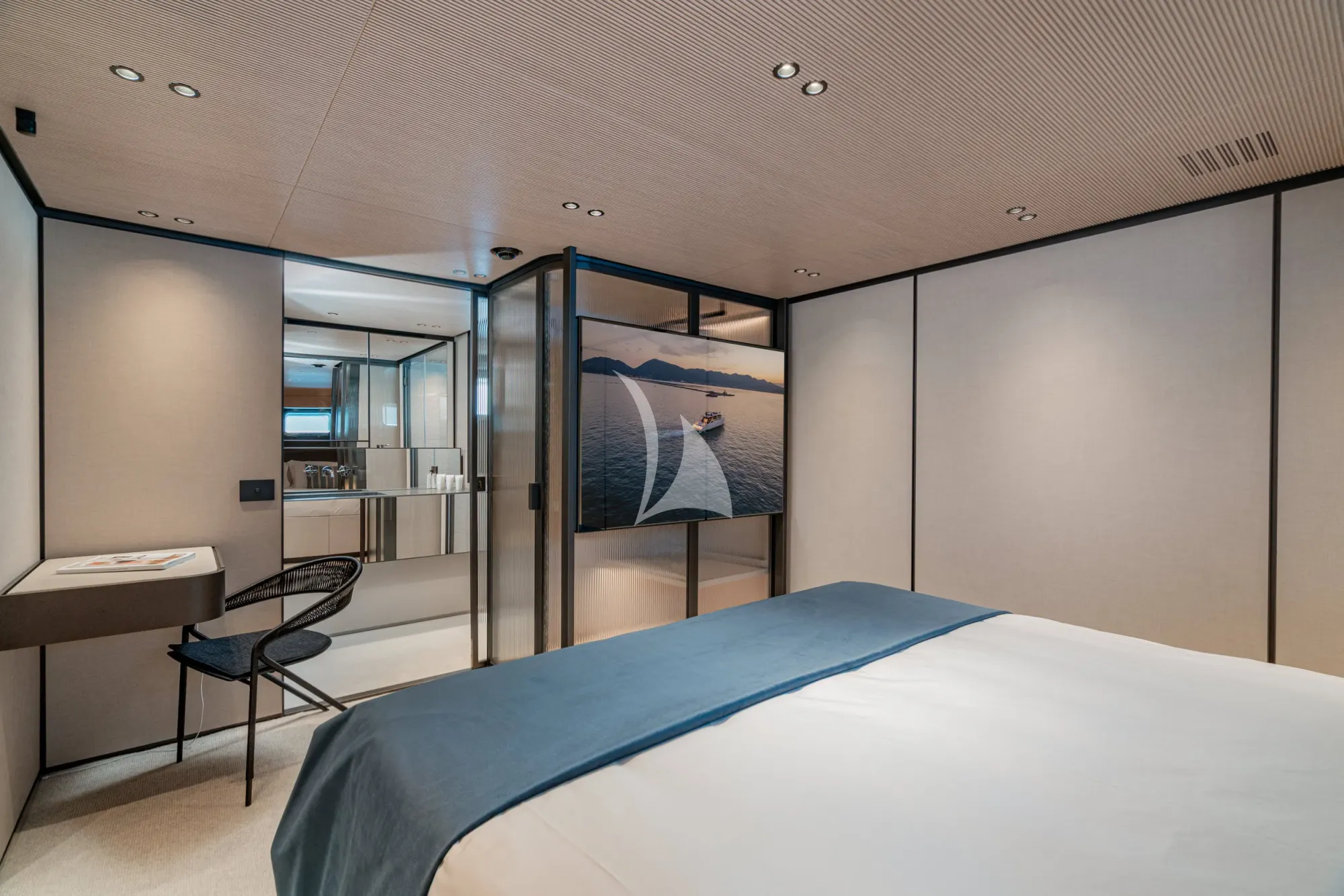 FORZA QUIETA Sanlorenzo SP92 - master cabin work space and TV