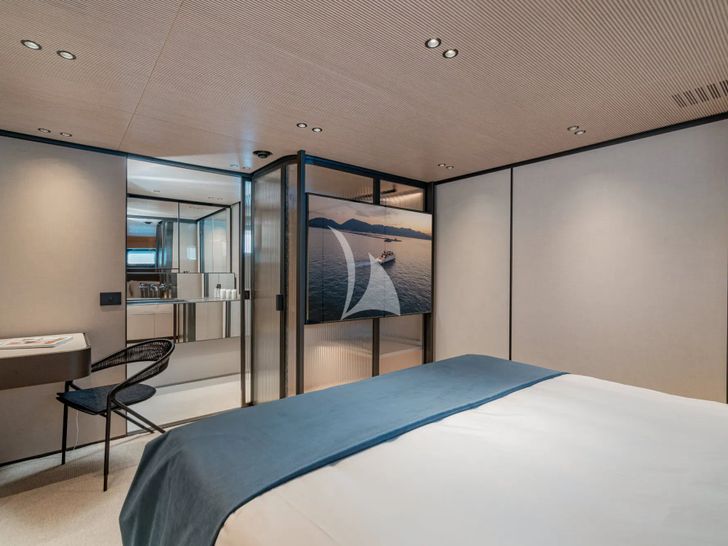 FORZA QUIETA Sanlorenzo SP92 - master cabin work space and TV FORZA QUIETA Sanlorenzo SP92 - master cabin work space and TV