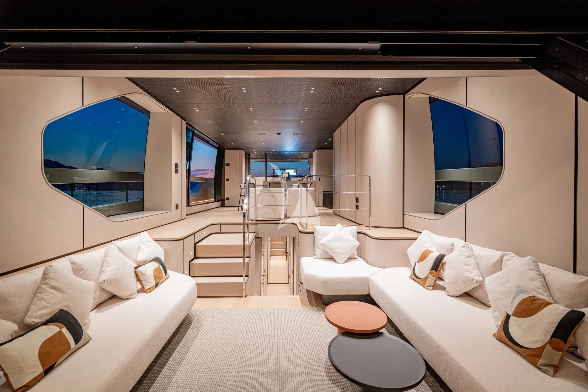 FORZA QUIETA Sanlorenzo SP92 - saloon