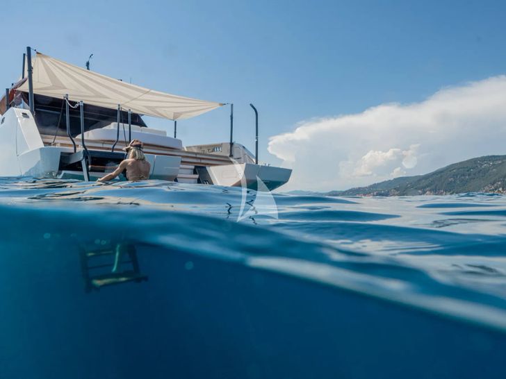 FORZA QUIETA Sanlorenzo SP92 - swimming FORZA QUIETA Sanlorenzo SP92 - swimming