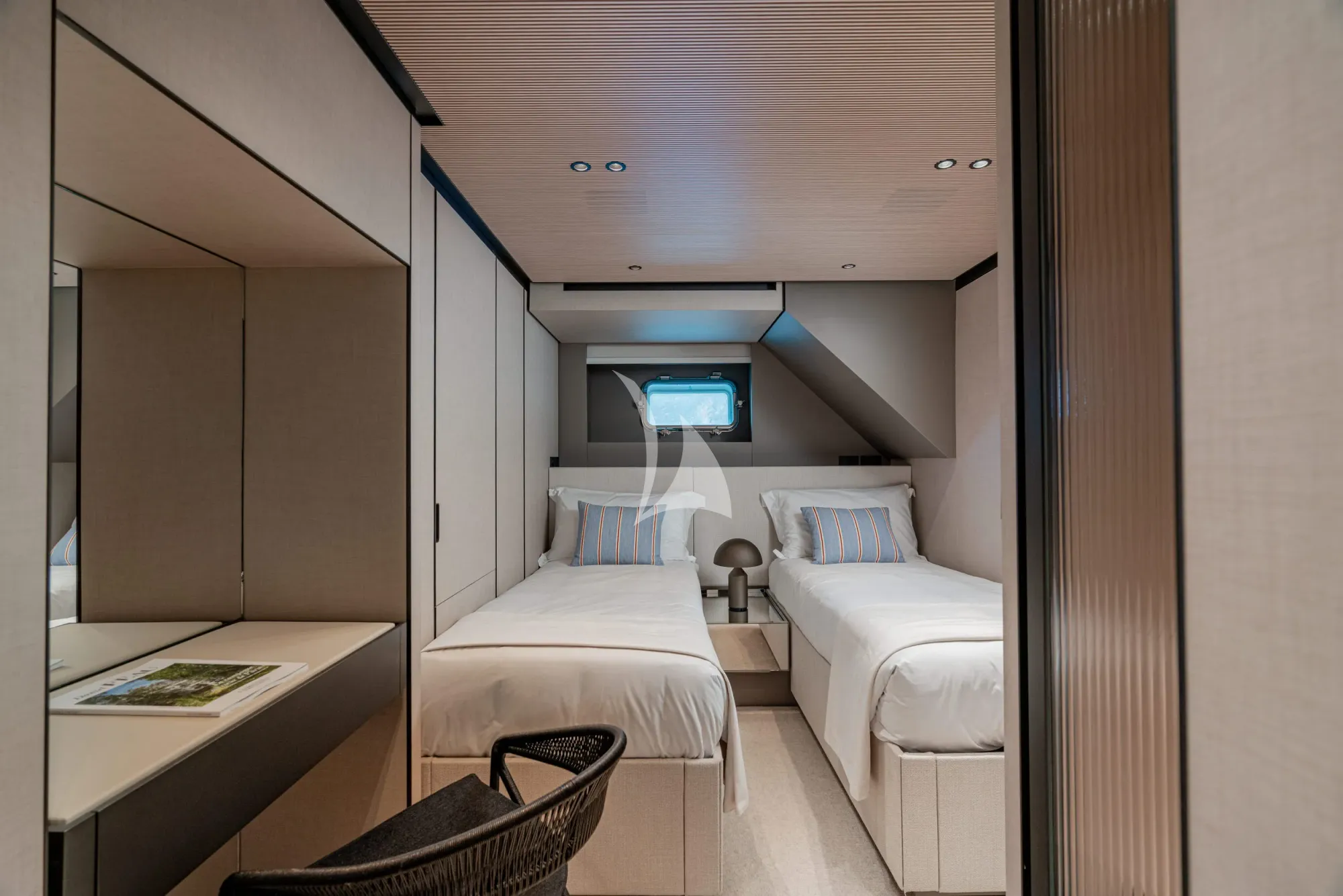 FORZA QUIETA Sanlorenzo SP92 - twin cabin