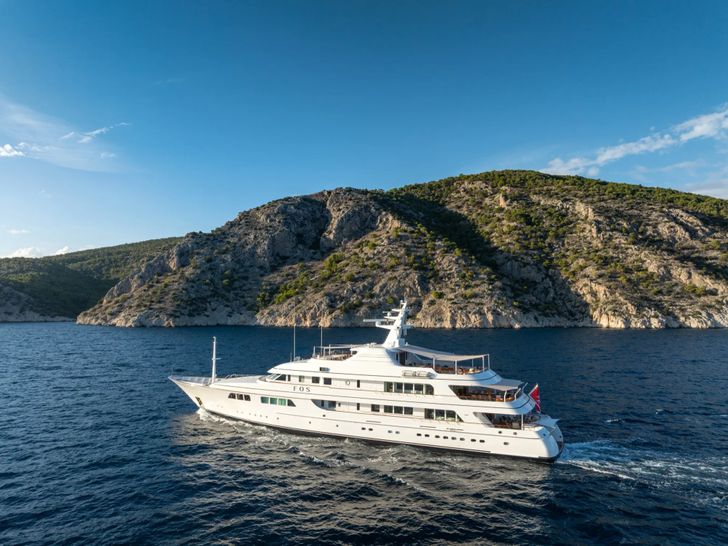 FOS Feadship 62m - cruising FOS Feadship 62m - cruising
