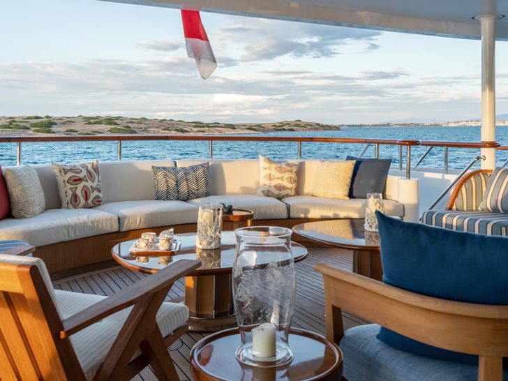 FOS Feadship 62m - main aft deck lounge FOS Feadship 62m - main aft deck lounge