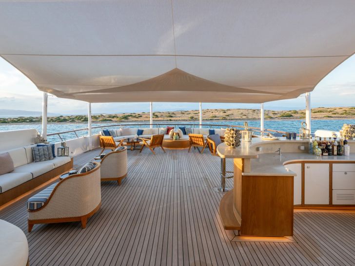 FOS Feadship 62m - sundeck aft FOS Feadship 62m - sundeck aft