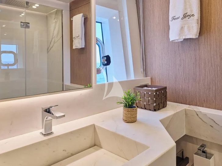FOUR JOYS Maiora 30 - VIP cabin 1 bathroom FOUR JOYS Maiora 30 - VIP cabin 1 bathroom