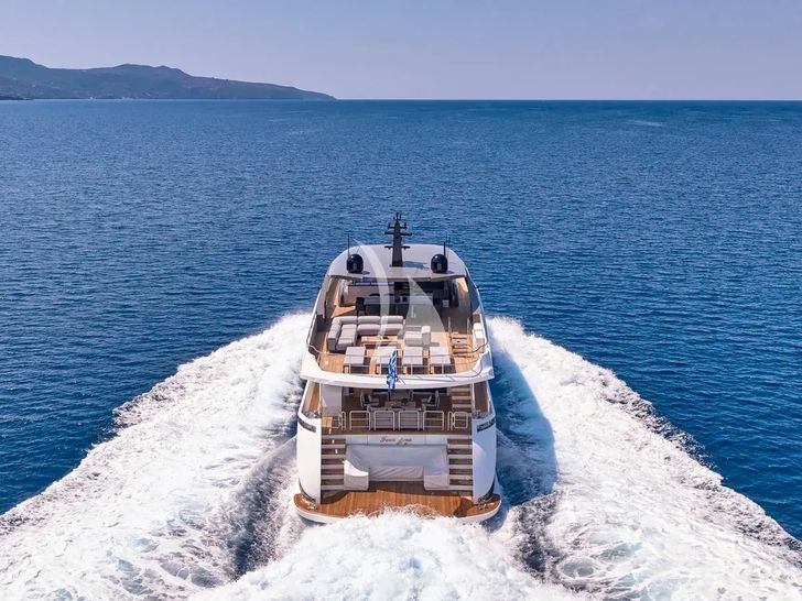 FOUR JOYS Maiora 30 - cruising aft view FOUR JOYS Maiora 30 - cruising aft view