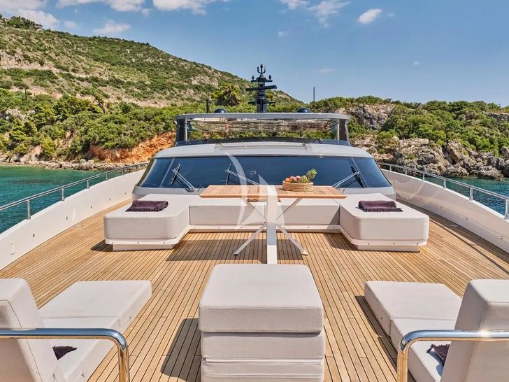FOUR JOYS Maiora 30 - foredeck lounge FOUR JOYS Maiora 30 - foredeck lounge