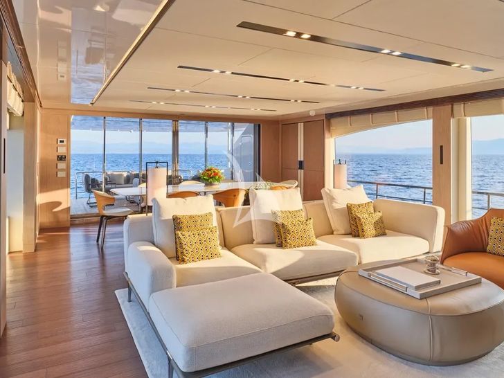 FOUR JOYS Maiora 30 - main saloon lounge FOUR JOYS Maiora 30 - main saloon lounge