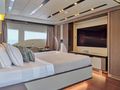 FOUR JOYS Maiora 30 - master cabin bed and TV FOUR JOYS Maiora 30 - master cabin bed and TV