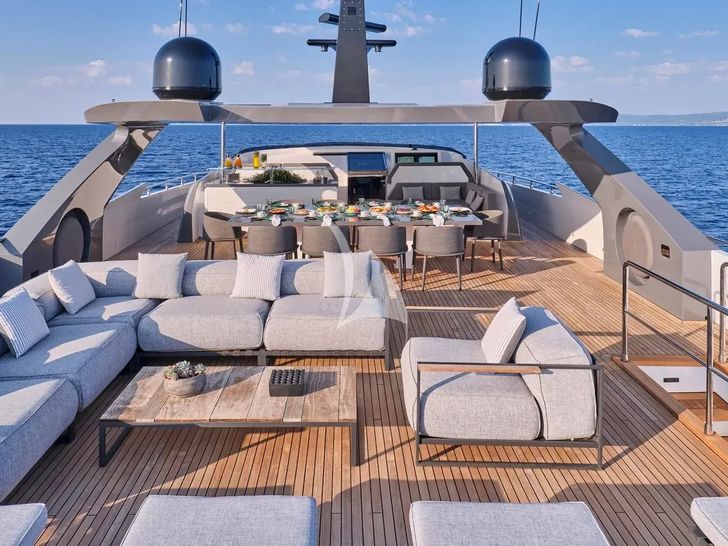FOUR JOYS Maiora 30 - sundeck lounge FOUR JOYS Maiora 30 - sundeck lounge