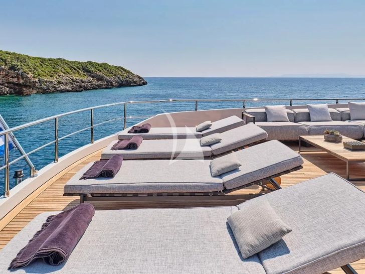 FOUR JOYS Maiora 30 - sundeck sunbathing area FOUR JOYS Maiora 30 - sundeck sunbathing area