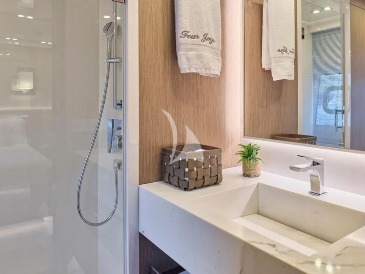 FOUR JOYS Maiora 30 - twin cabin 1 bathroom FOUR JOYS Maiora 30 - twin cabin 1 bathroom