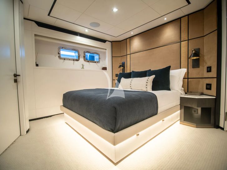 FOX Pendennis 34m - VIP cabin 1 FOX Pendennis 34m - VIP cabin 1