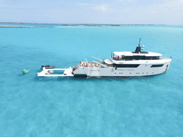 FOX Pendennis 34m - anchored FOX Pendennis 34m - anchored