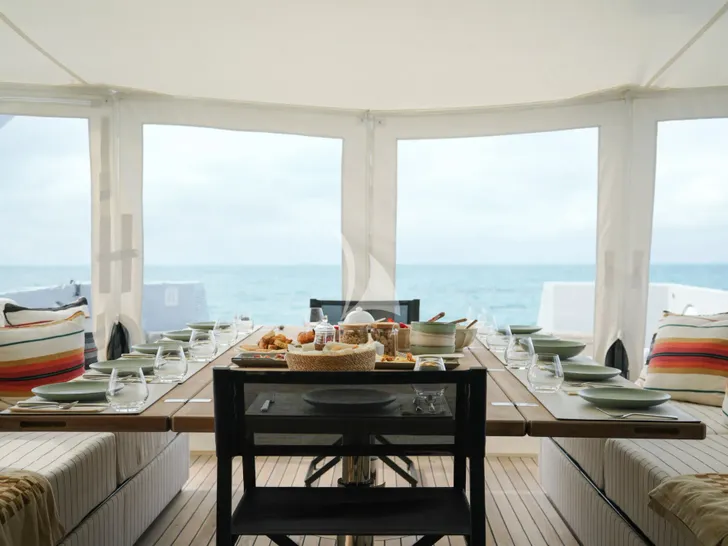 FOX Pendennis 34m - main aft deck alfresco dining set up FOX Pendennis 34m - main aft deck alfresco dining set up