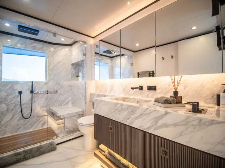 FOX Pendennis 34m - master cabin bathroom FOX Pendennis 34m - master cabin bathroom