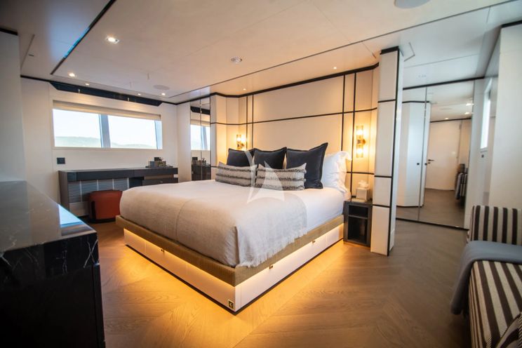 Charter Yacht FOX - Pendennis 34m - 5 Cabins - Nice - Antibes - St Tropez - Cannes - French Riviera