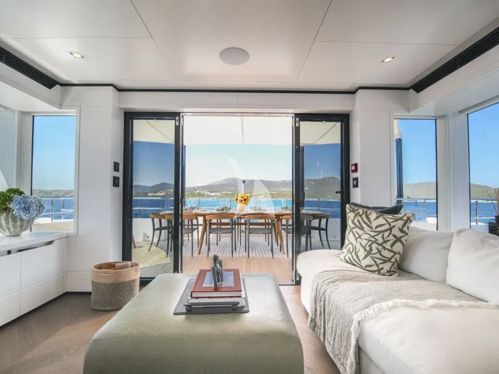 FOX Pendennis 34m - sky lounge FOX Pendennis 34m - sky lounge