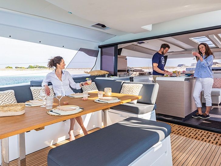 Fountaine Pajot Aura 51 - Saloon