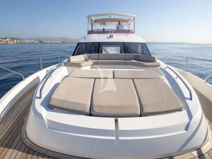 FREE SOUL Princess 68 - foredeck bronzing area FREE SOUL Princess 68 - foredeck bronzing area