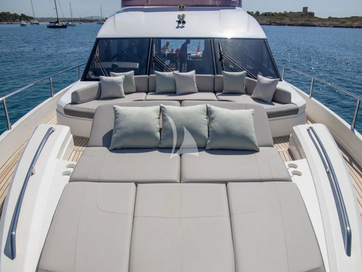 FREE SOUL Princess 68 - foredeck FREE SOUL Princess 68 - foredeck