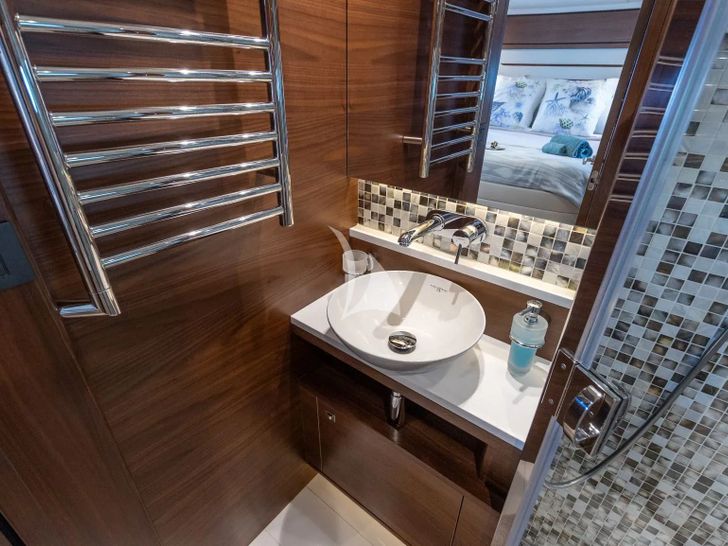 FREE SOUL Princess 68 - twin cabin bathroom FREE SOUL Princess 68 - twin cabin bathroom