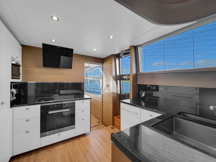 FREEDOM Princess Y88 - galley FREEDOM Princess Y88 - galley