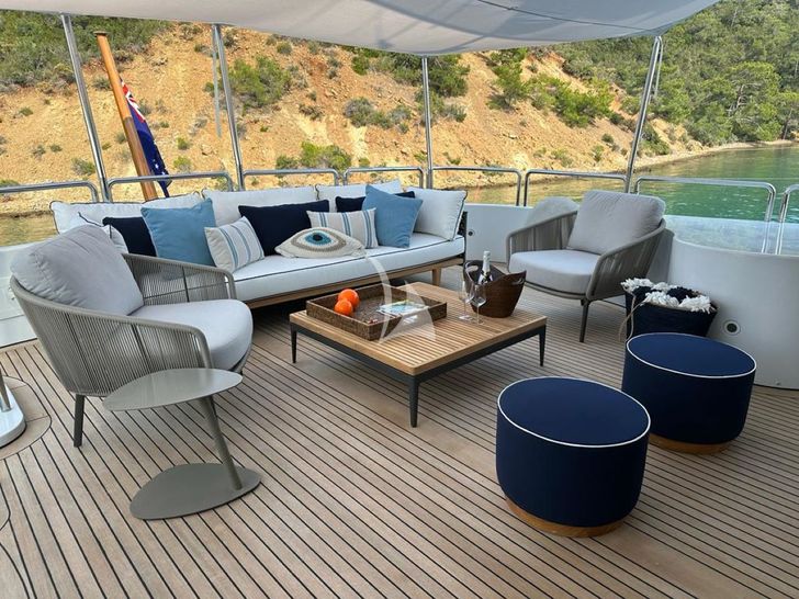 FRIENDSHIP Benetti Classic 115 - main aft deck seating area FRIENDSHIP Benetti Classic 115 - main aft deck seating area