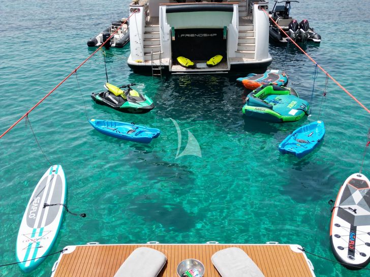 FRIENDSHIP Benetti Classic 115 - water toys FRIENDSHIP Benetti Classic 115 - water toys