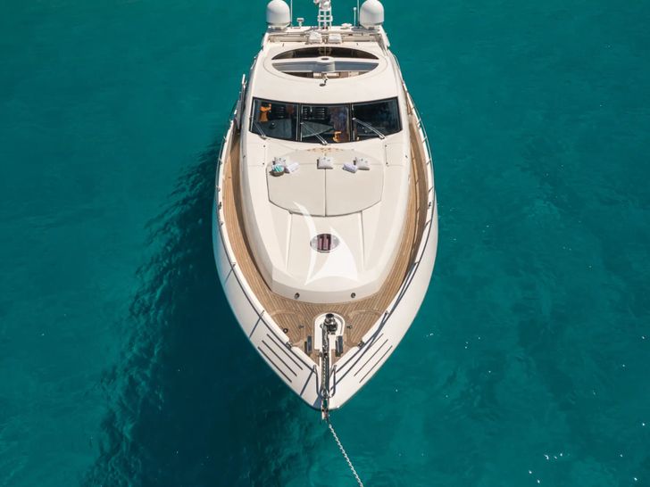 FROGGY Sunseeker Predator 72 - foredeck FROGGY Sunseeker Predator 72 - foredeck