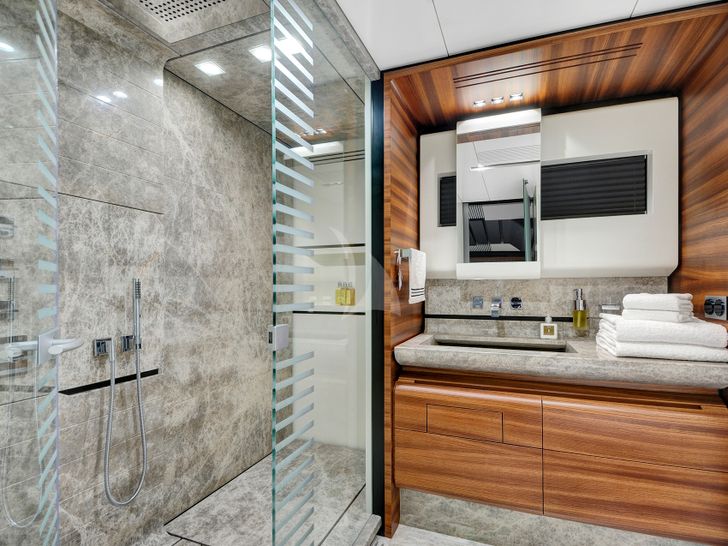 FX Peri 38m Master Ensuite FX Peri 38m Master Ensuite