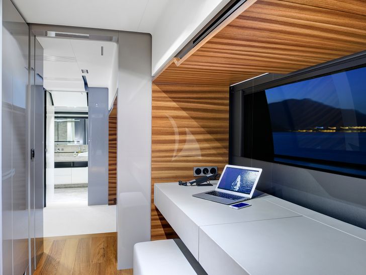 FX Peri 38m Owners Office FX Peri 38m Owners Office