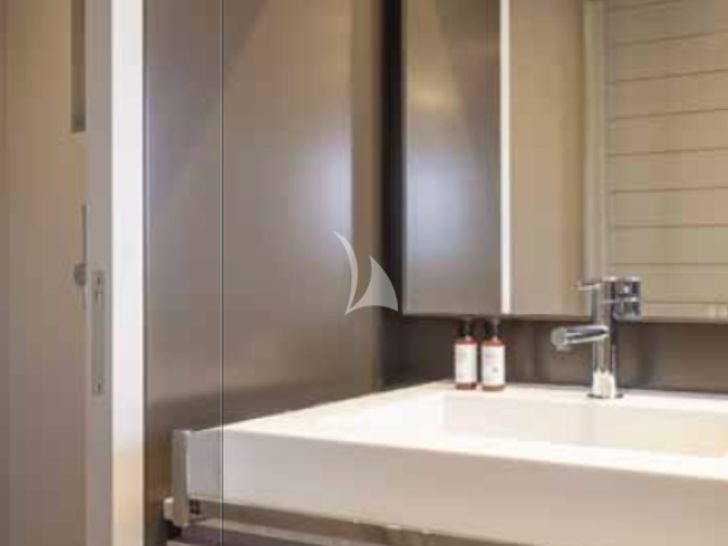 G Riva 90 Argo - VIP queen cabin bathroom G Riva 90 Argo - VIP queen cabin bathroom