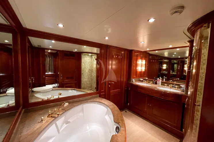 Charter Yacht GALAKTIKA SKAY - Benetti 30m - 4 Cabins - Male - Maldives