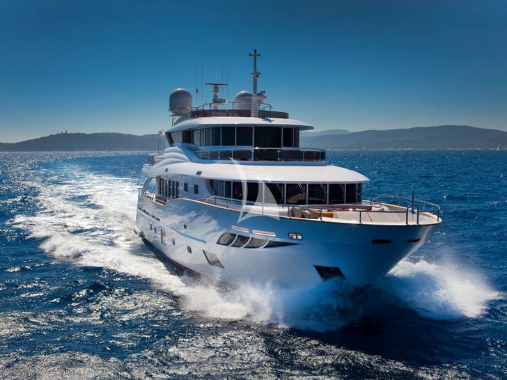 GATSBY Filippetti N30 - cruising bow view GATSBY Filippetti N30 - cruising bow view