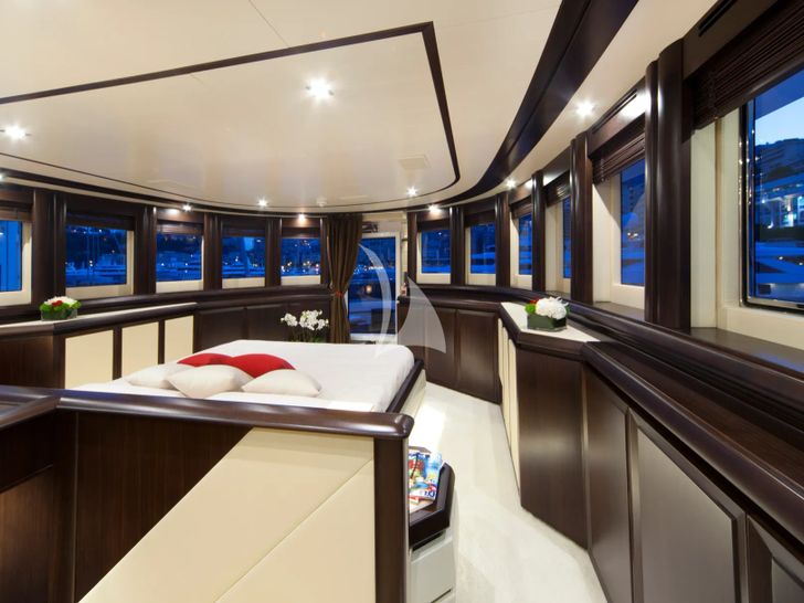 GATSBY Filippetti N30 - master cabin wide shot GATSBY Filippetti N30 - master cabin wide shot