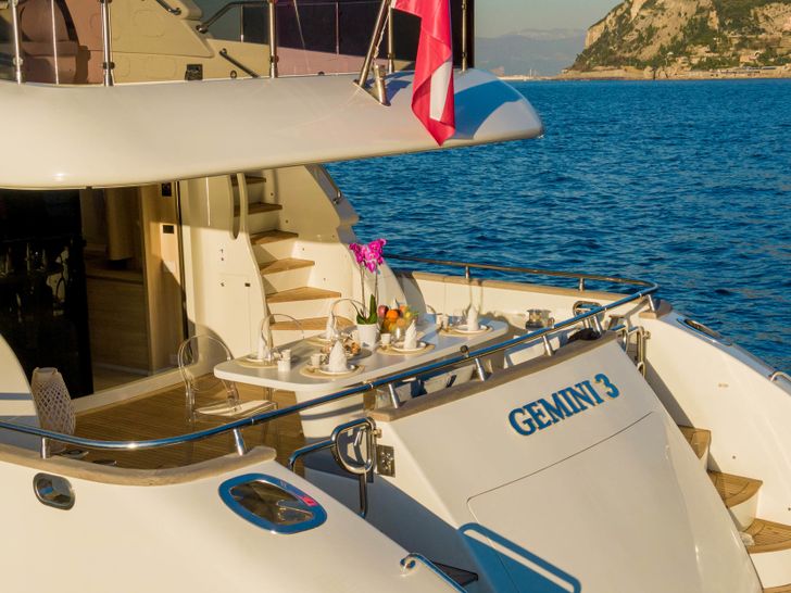 GEMINI 3 Maiora 24S Aft Deck GEMINI 3 Maiora 24S Aft Deck
