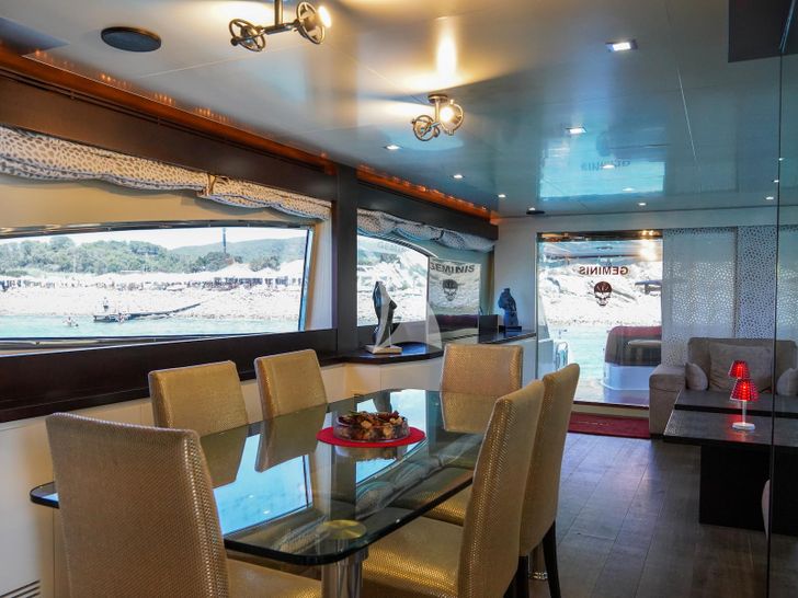 GEMINIS Astondoa 82 - dining area GEMINIS Astondoa 82 - dining area