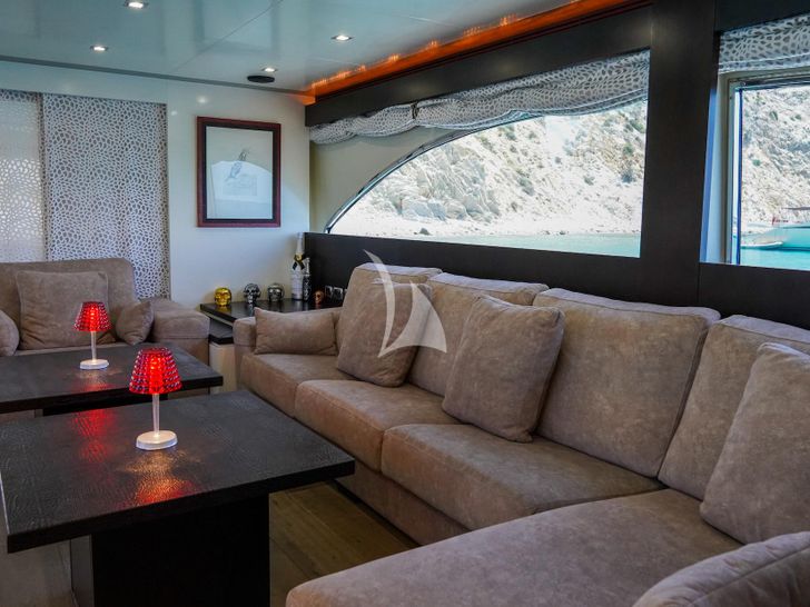 GEMINIS Astondoa 82 - saloon seating area GEMINIS Astondoa 82 - saloon seating area